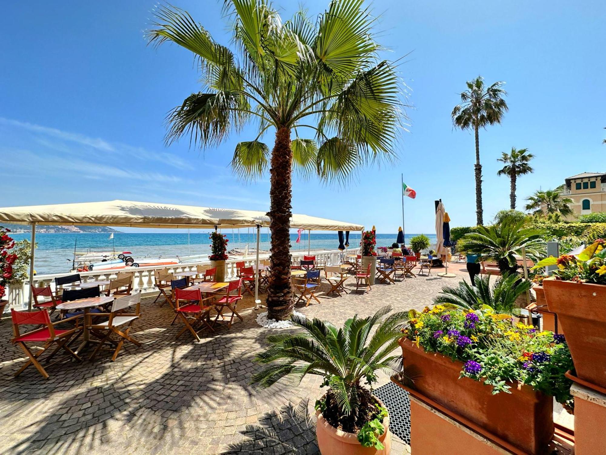 Hotel Golfo E Palme Diano Marina Exterior photo
