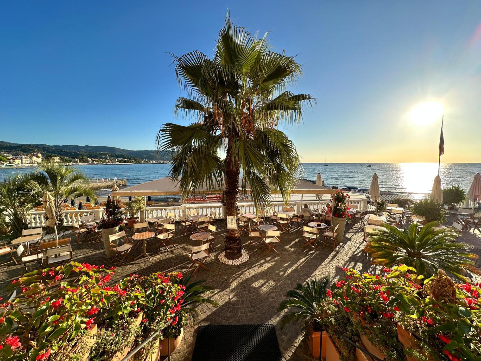 Hotel Golfo E Palme Diano Marina Exterior photo