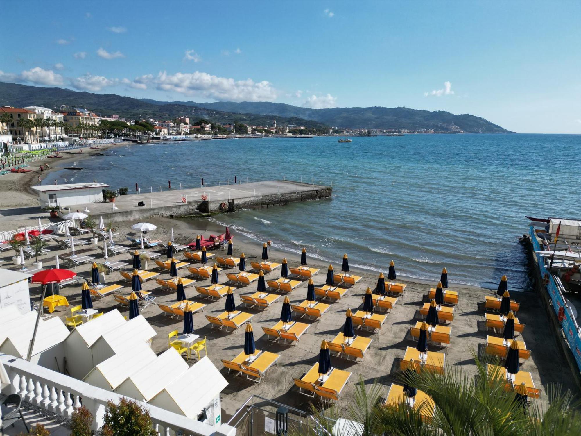 Hotel Golfo E Palme Diano Marina Exterior photo