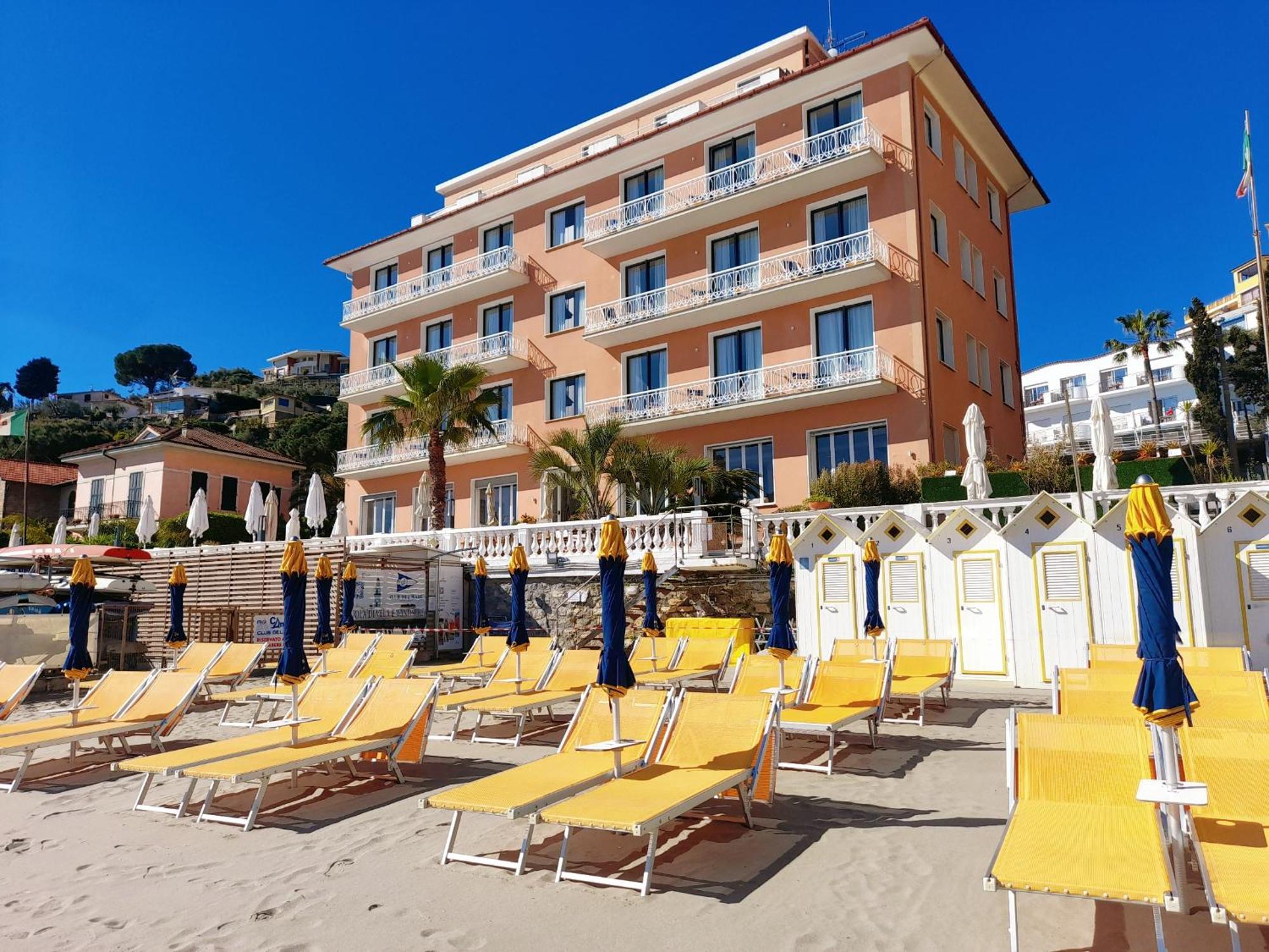 Hotel Golfo E Palme Diano Marina Exterior photo